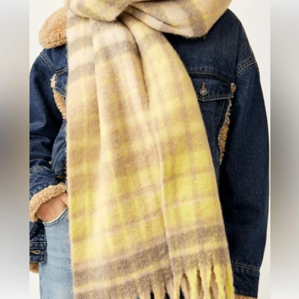 Free people falling for you brushed scarf new without tags